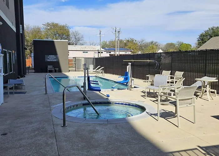 La Quinta Inn & Suites By Wyndham - Red Oak Tx Ih-35E